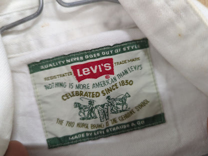Levi's White Button-Down Shirt - Classic Cotton Casual Wear