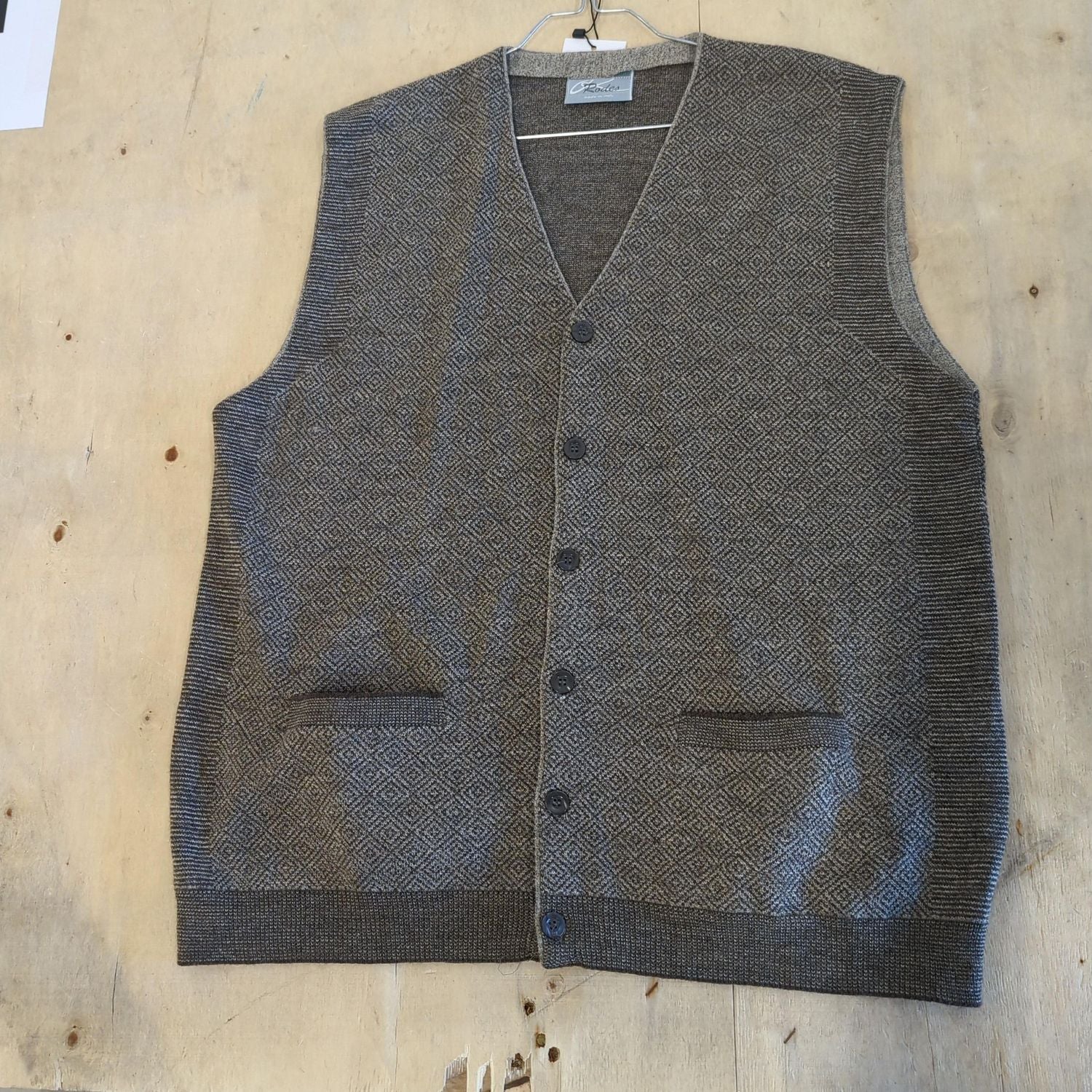 Rodes Diamond Pattern Knit Waistcoat - Men's V-neck Button-up Vest